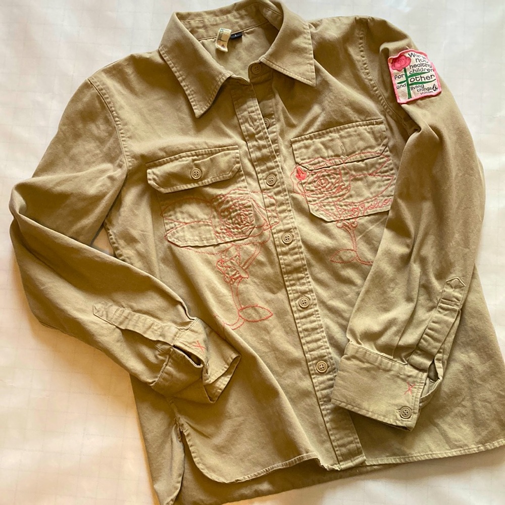 Volcom twill button down shirt with rose embroidery & patch Juniors (teen) large